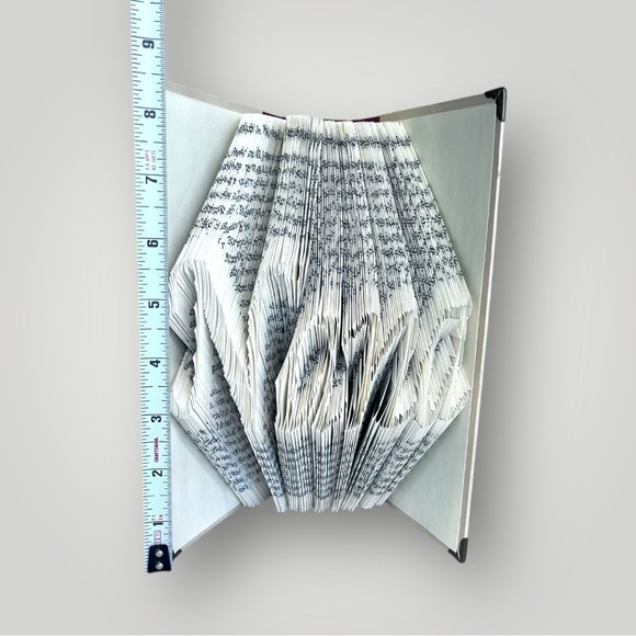 𝑯𝒂𝒏𝒅𝒎𝒂𝒅𝒆 “Nana” Book Folding 🎁 - Picture 10 of 14